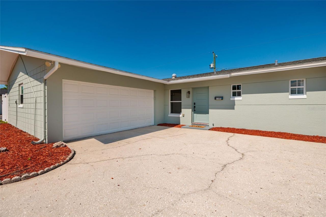 2107 Dolphin Boulevard S, Saint Petersburg, FL 33707 Photo