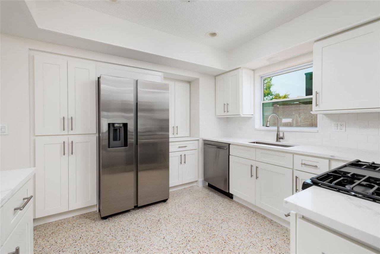 2107 Dolphin Boulevard S, Saint Petersburg, FL 33707 Photo