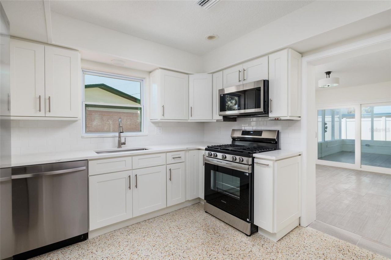 2107 Dolphin Boulevard S, Saint Petersburg, FL 33707 Photo