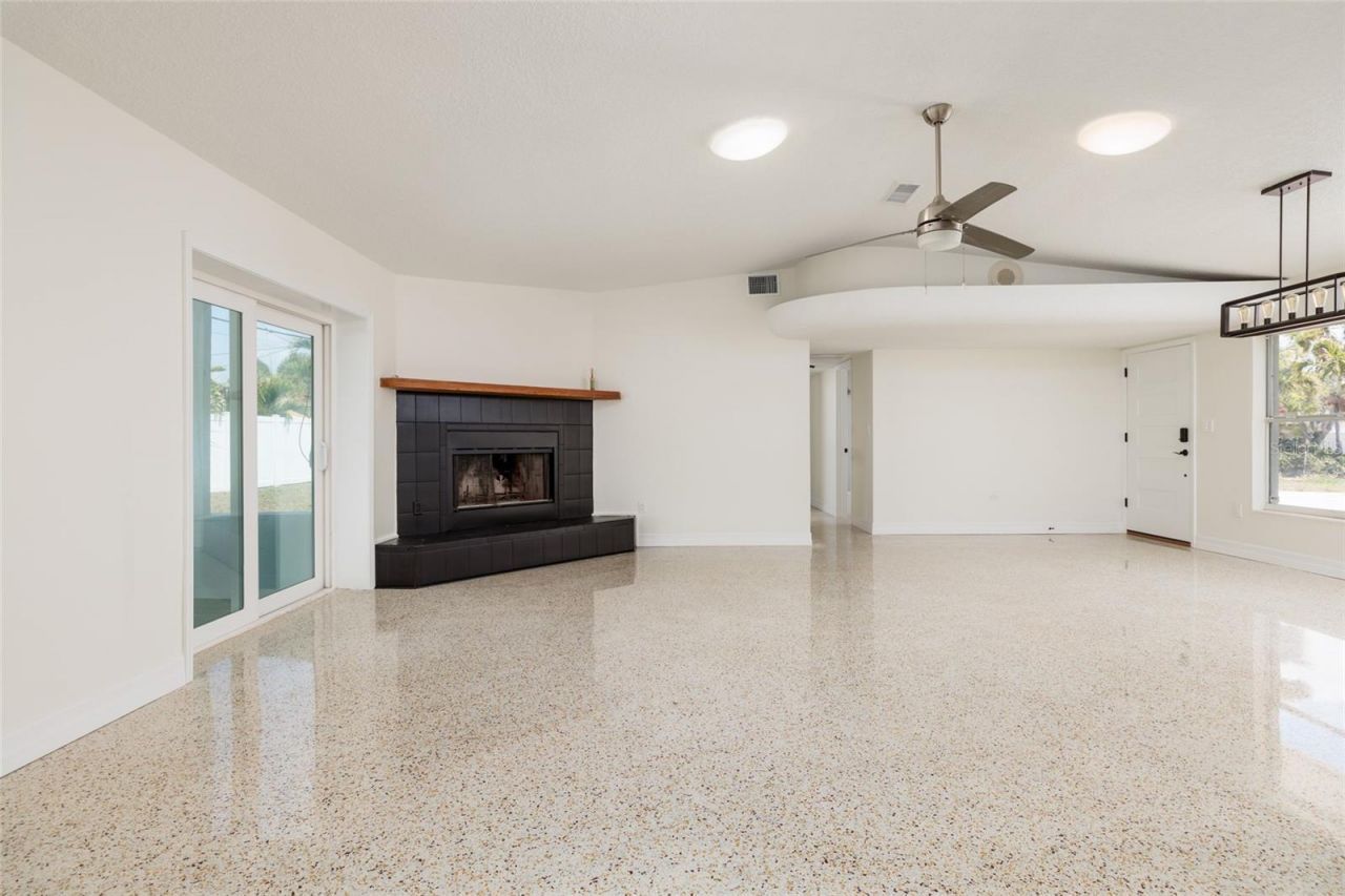 2107 Dolphin Boulevard S, Saint Petersburg, FL 33707 Photo