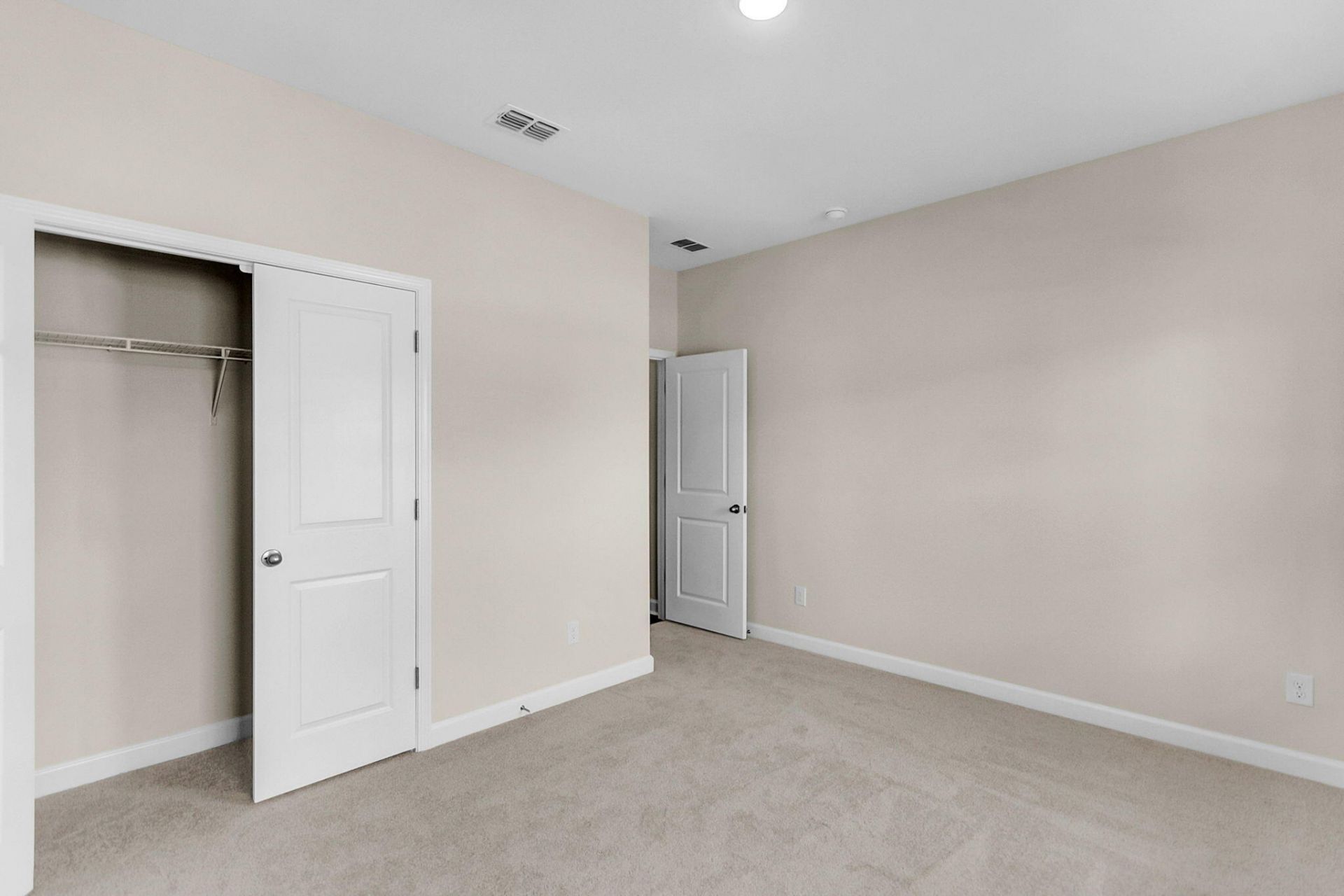 5252 Cottage Landing Drive Photo 13