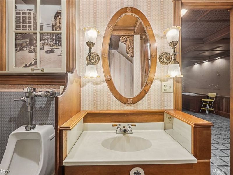 1870 Dallas Avenue , Akron, OH 44301 Photo 6