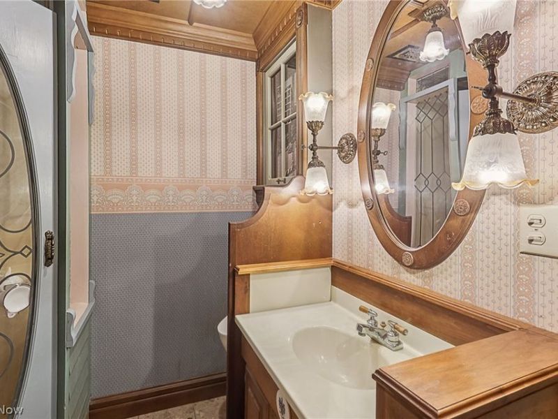 1870 Dallas Avenue , Akron, OH 44301 Photo 7