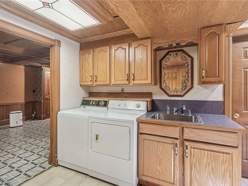 1870 Dallas Avenue , Akron, OH 44301 Photo 8