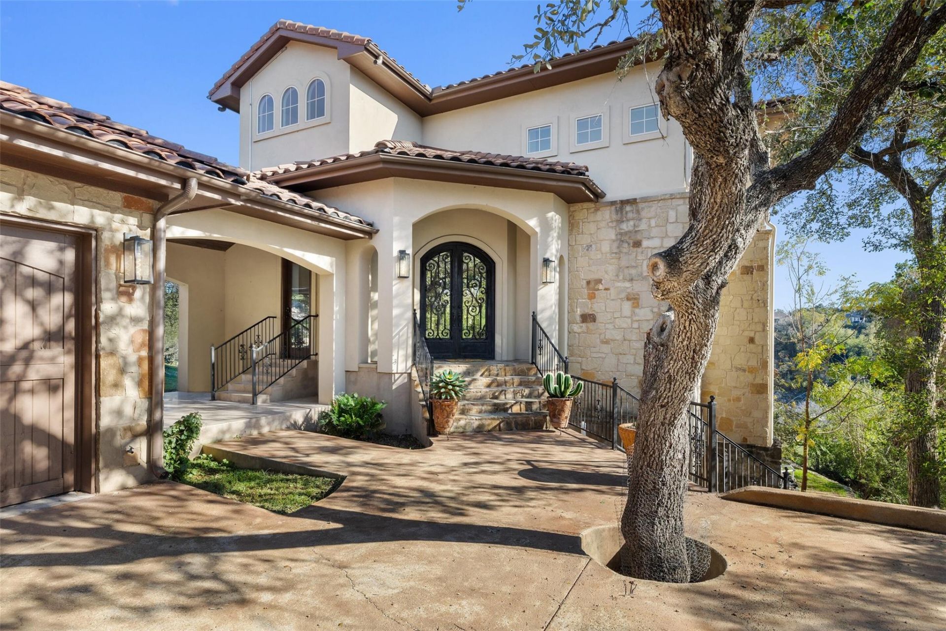 23617 Indian Divide Cv, Spicewood, TX 78669 Main Photo