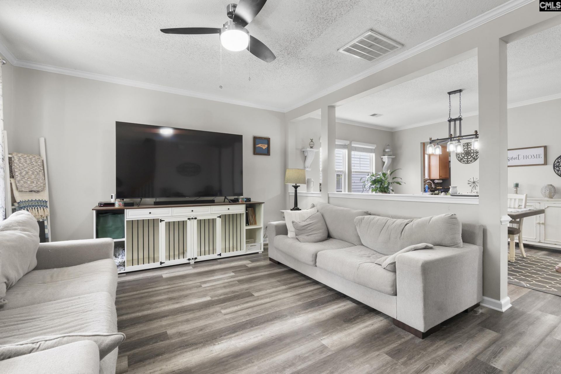 272 Bassett Loop  Photo 4