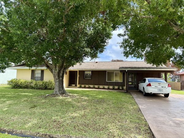 532 SE Brookside Terrace, Port St. Lucie, FL 34983