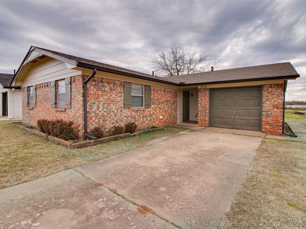 232 S 5th Avenue , Stroud, OK 74079