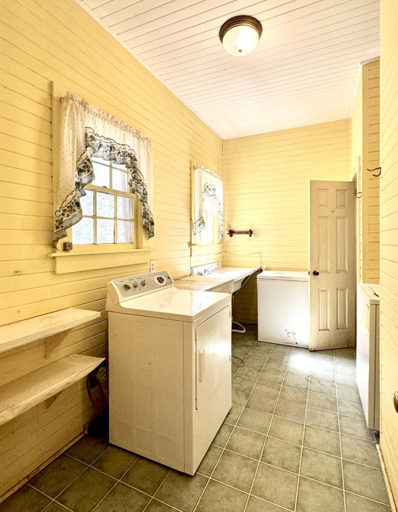 940 Ellis Avenue Photo 22