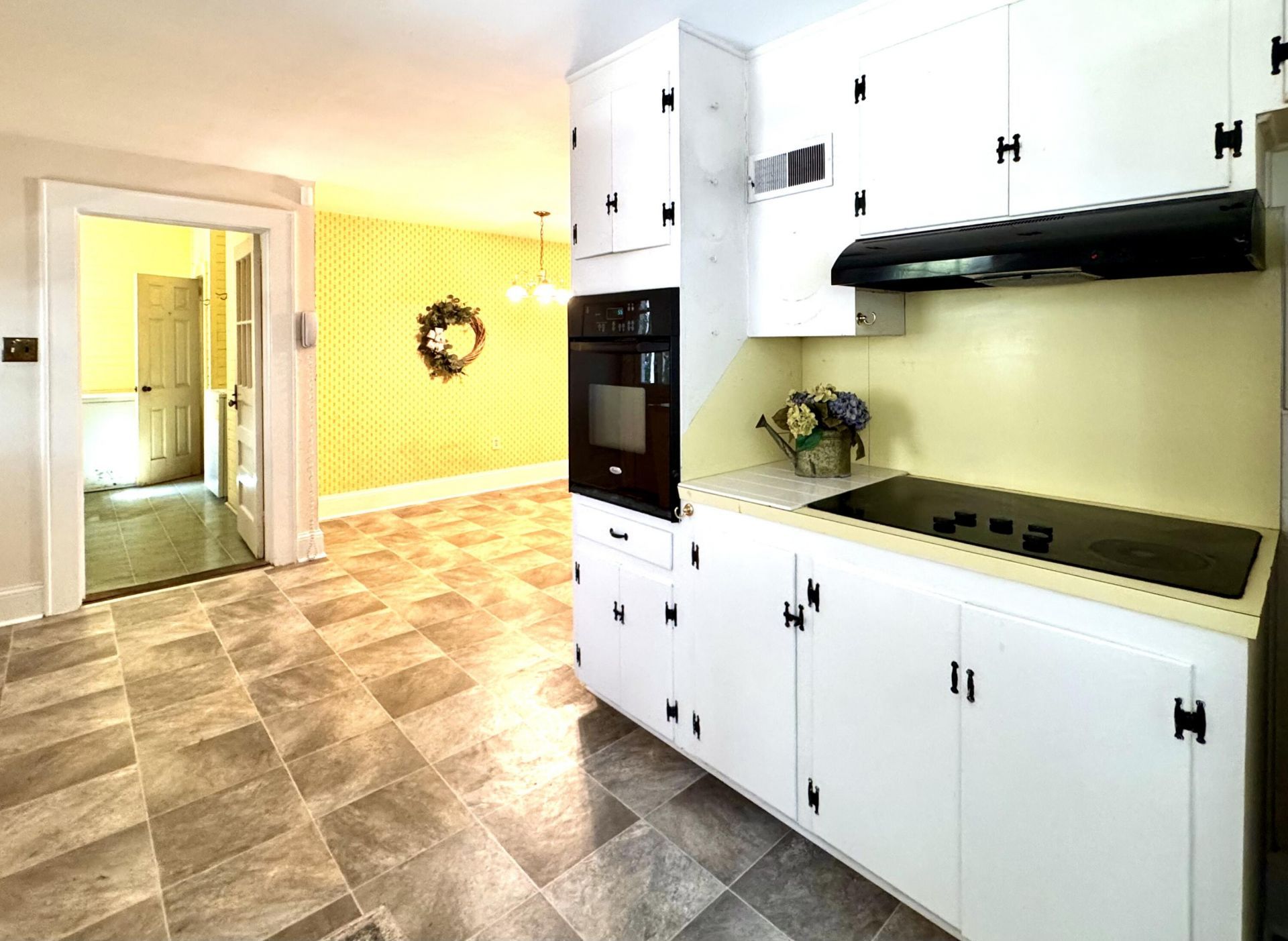 940 Ellis Avenue Photo 4