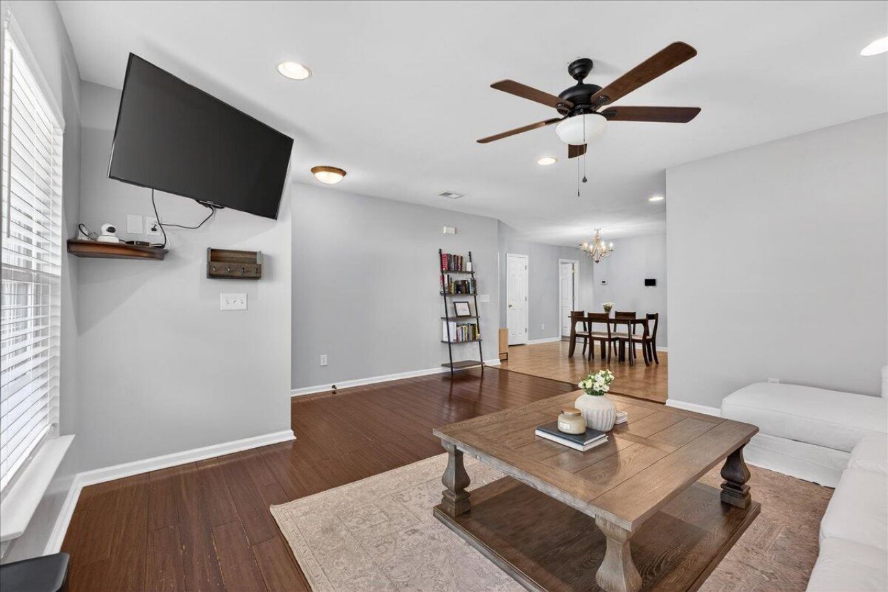 1096 Briar Rose Lane Photo 6