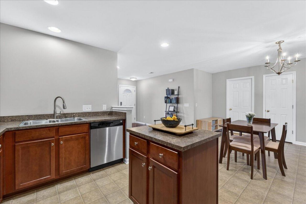 1096 Briar Rose Lane Photo 9