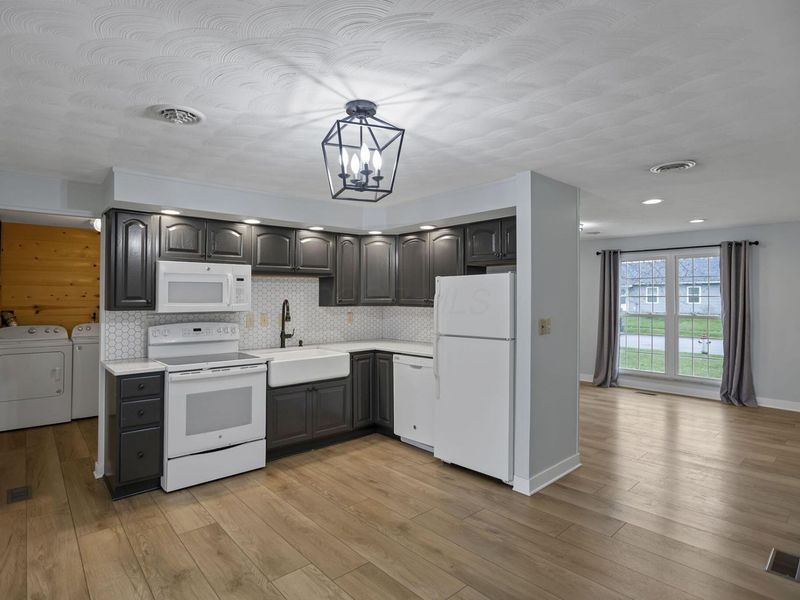 396 Lincolnshire Road, Columbus, OH 43230 Photo 12