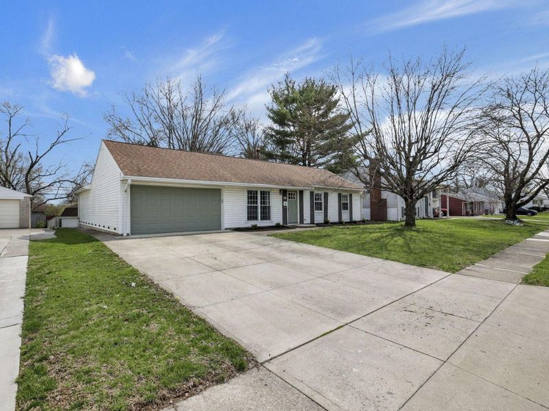 396 Lincolnshire Road, Columbus, OH 43230 Photo 2