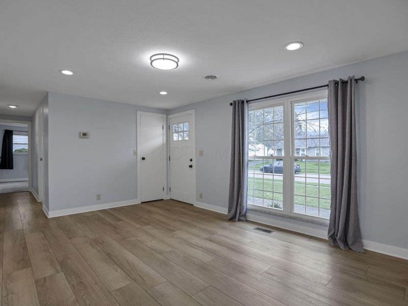 396 Lincolnshire Road, Columbus, OH 43230 Photo 9