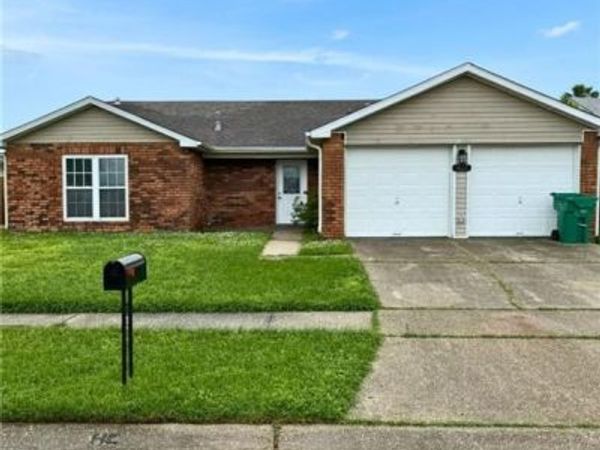 1028 W KINGSWAY Drive , Gretna, LA 70056