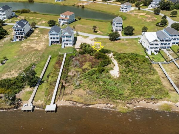 719 Cannonsgate Drive, Newport, NC 28570