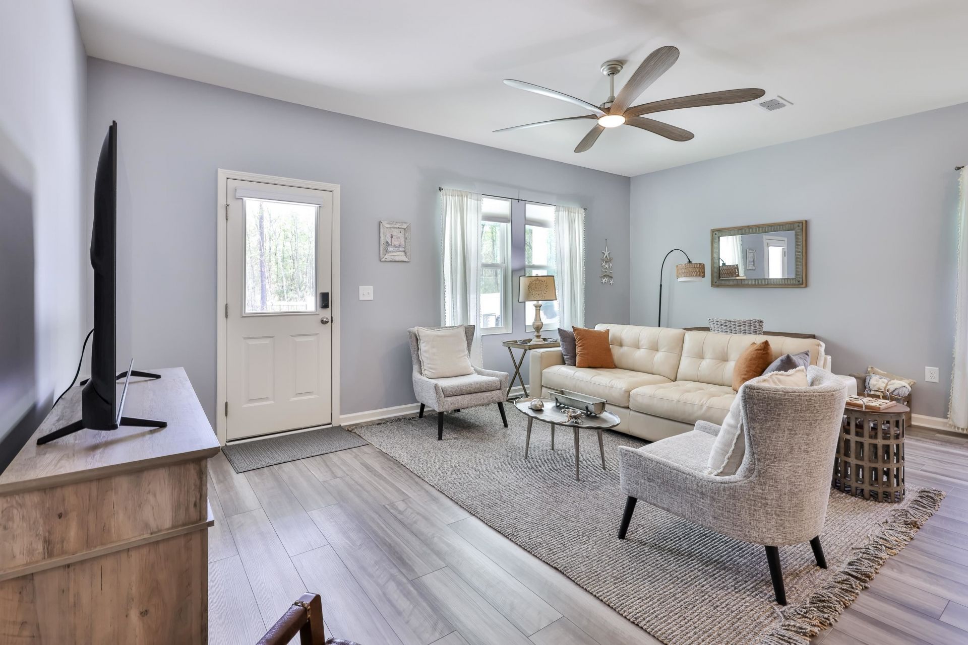 202 Linares St.  Photo 4