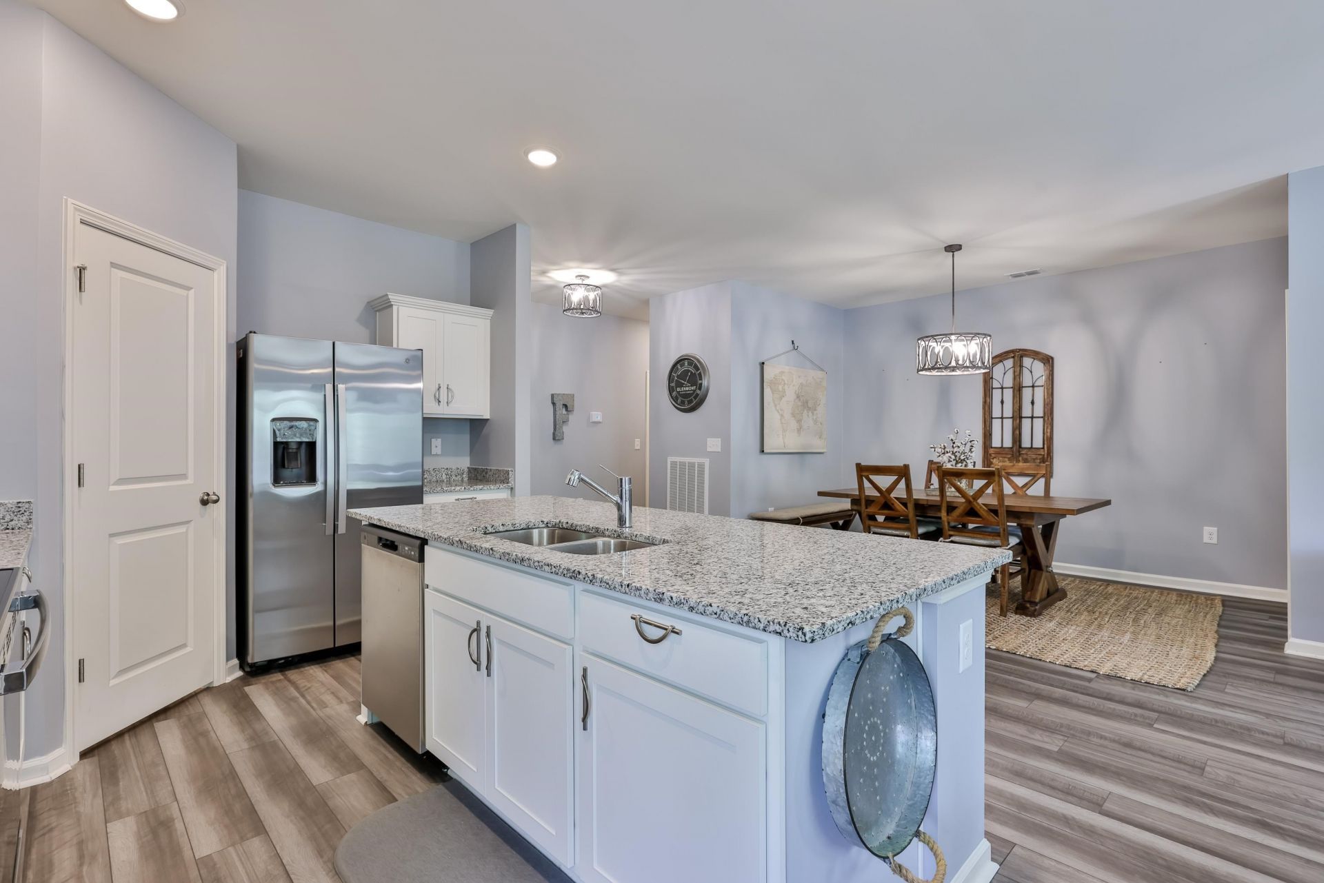 202 Linares St.  Photo 6