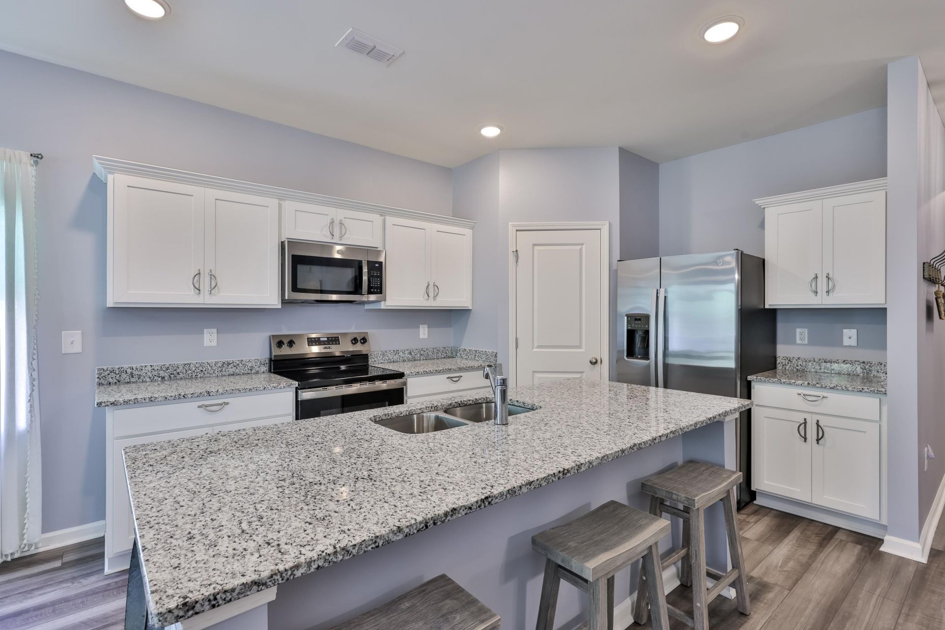 202 Linares St. Photo 7