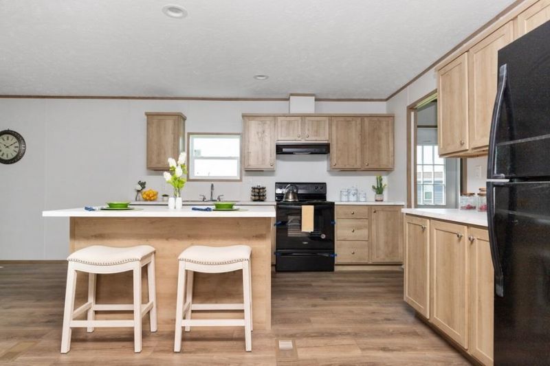 233 Glenda Loop  Photo 6