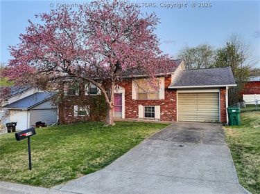 104 Dodd Street, Poca, WV 25159