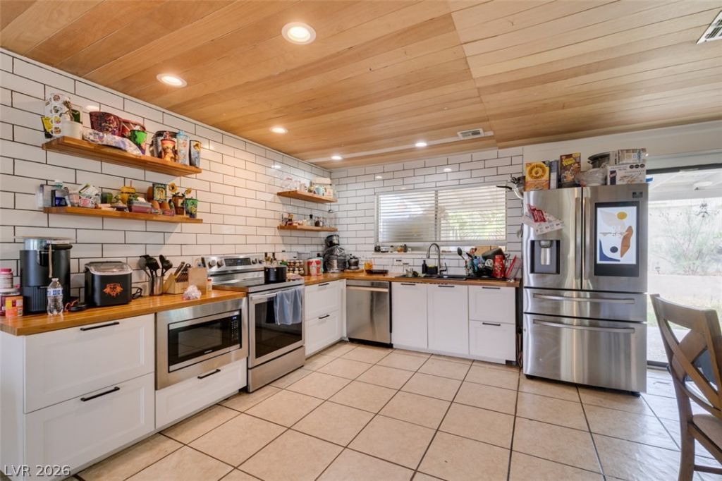 1709 Shadow Mountain Place, Las Vegas, NV 89108 Main Photo