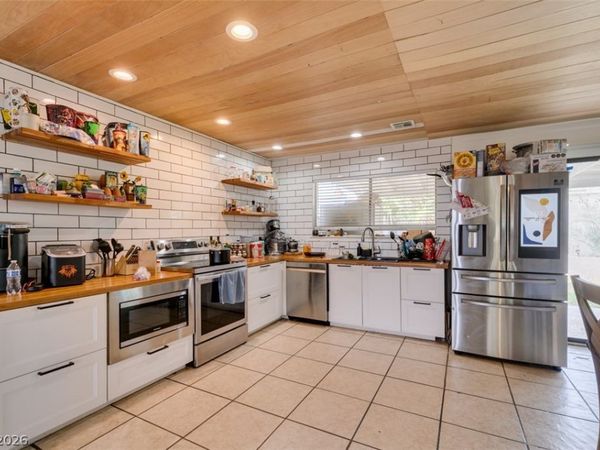 1709 Shadow Mountain Place, Las Vegas, NV 89108