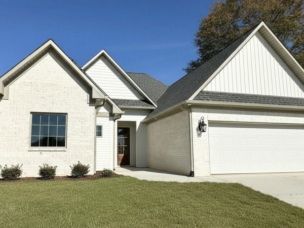 108 Farmhouse Ln., Saltillo, MS 38866