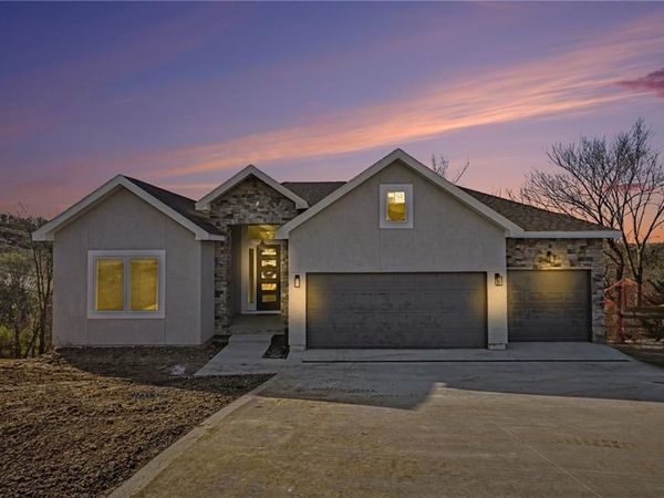 5021 Bradshaw Street, Shawnee, KS 66216