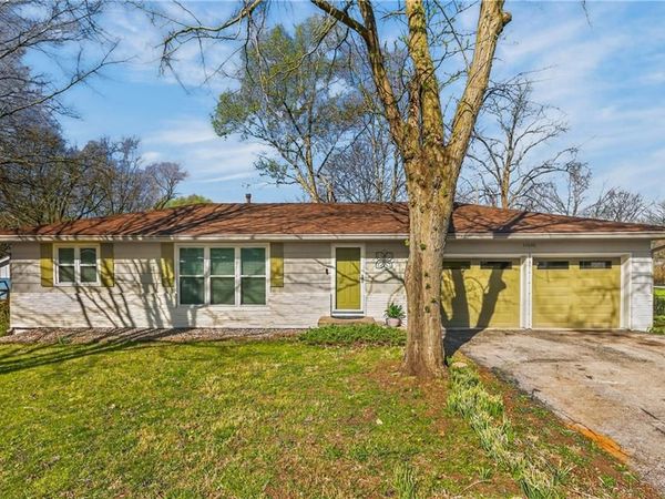 11030 N Charlotte Street, Kansas City, MO 64155