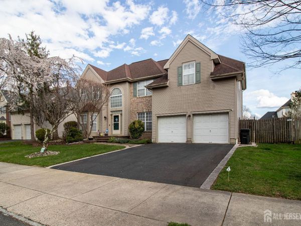 10 Sequoia Drive, Dayton, NJ 08810