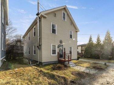 19 Chapel St, Warren, MA 01092