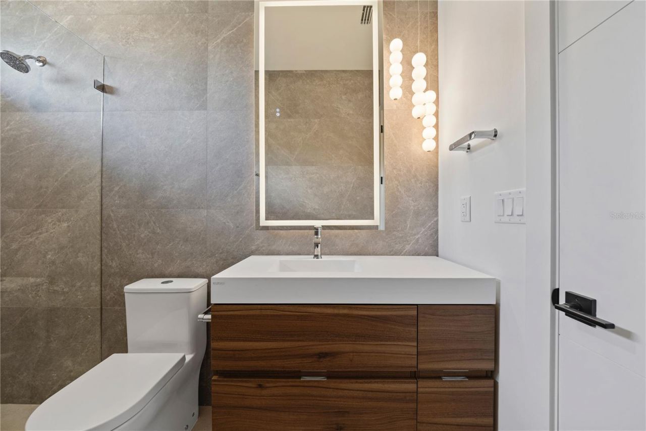 7821 3rd Avenue S, Saint Petersburg, FL 33707 Photo