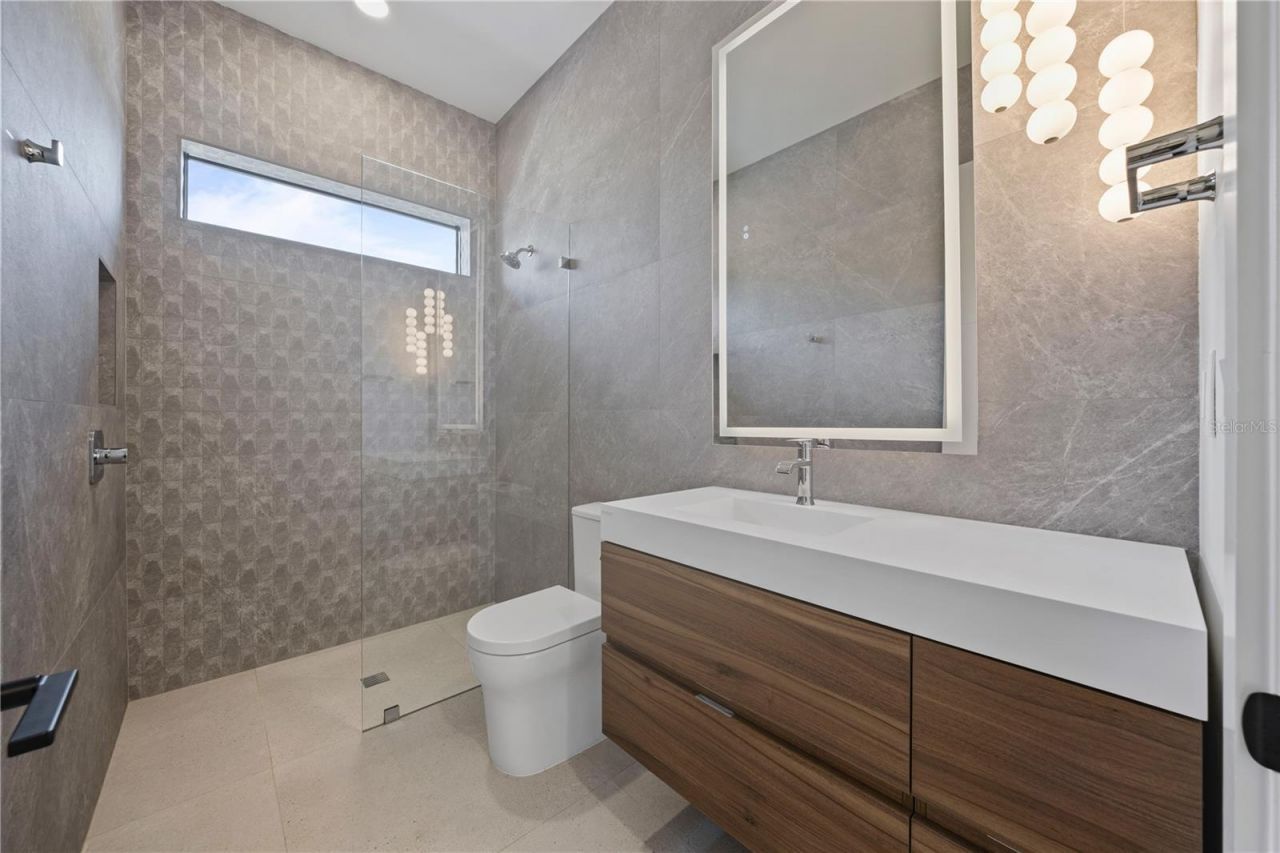 7821 3rd Avenue S, Saint Petersburg, FL 33707 Photo