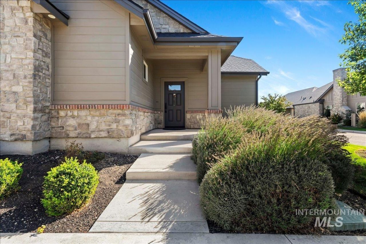 4132 E Silverking Ln, Meridian, ID 83642 Main Photo