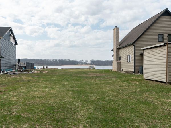 21 Lakeview Avenue, Norton Shores, MI 49444