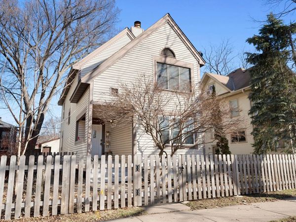 695 Hague Avenue , Saint Paul, MN 55104