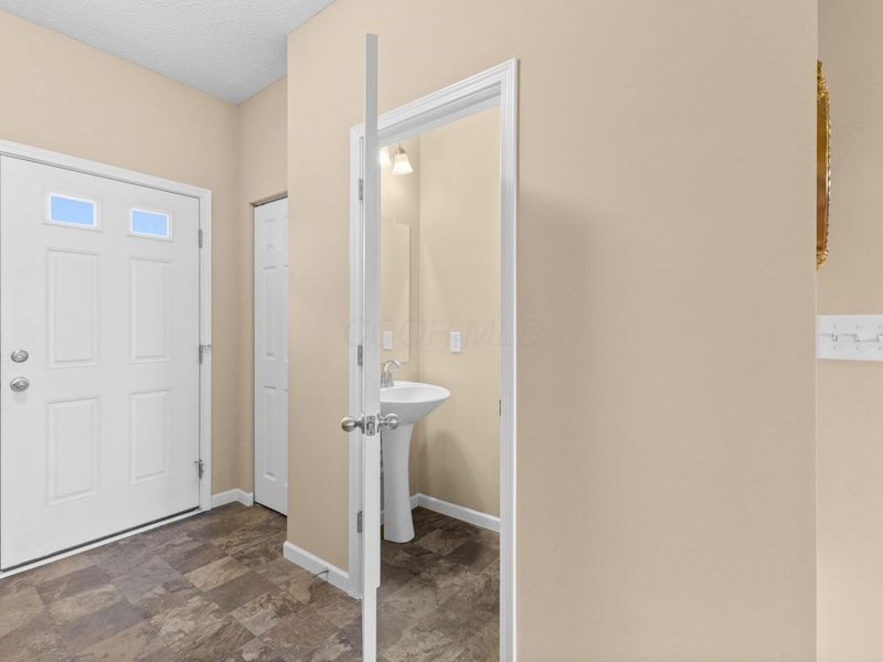 318 Kear Street, Lockbourne, OH 43137 Photo 4