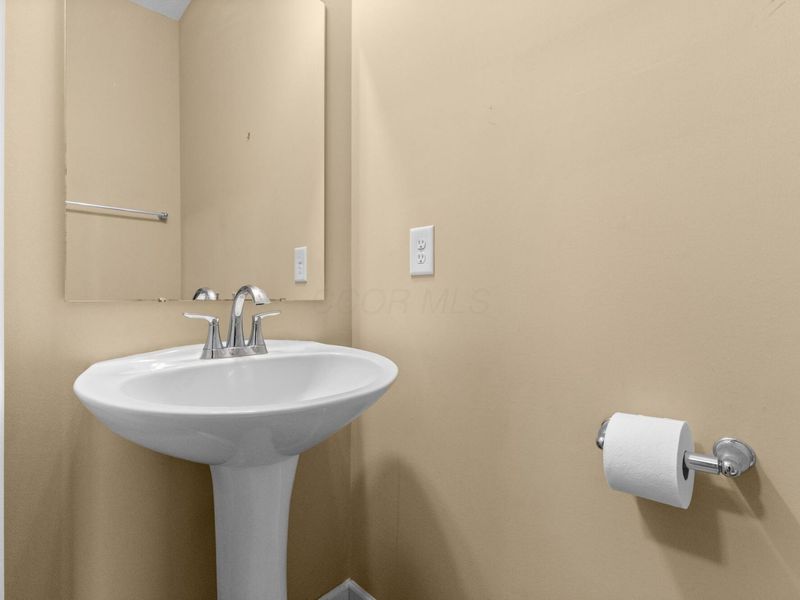 318 Kear Street, Lockbourne, OH 43137 Photo 5