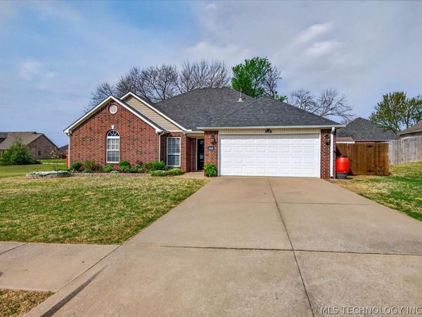 1909 Richmond Drive , Bartlesville, OK 74006