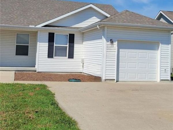 11787 Ridgeway Drive, St Joseph, MO 64505