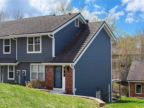 160 NE Bayview Drive, Lee's Summit, MO 64064