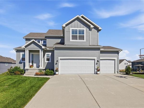 4417 SW Tanzanite Circle, Lee's Summit, MO 64082
