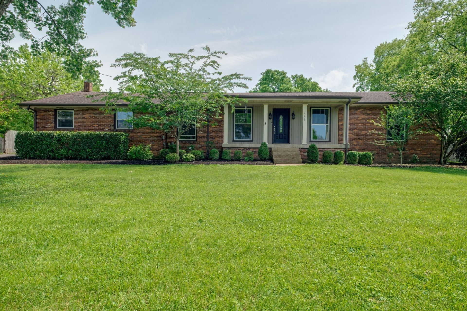 111 Pin Oak Dr, Hendersonville, TN 37075 Main Photo