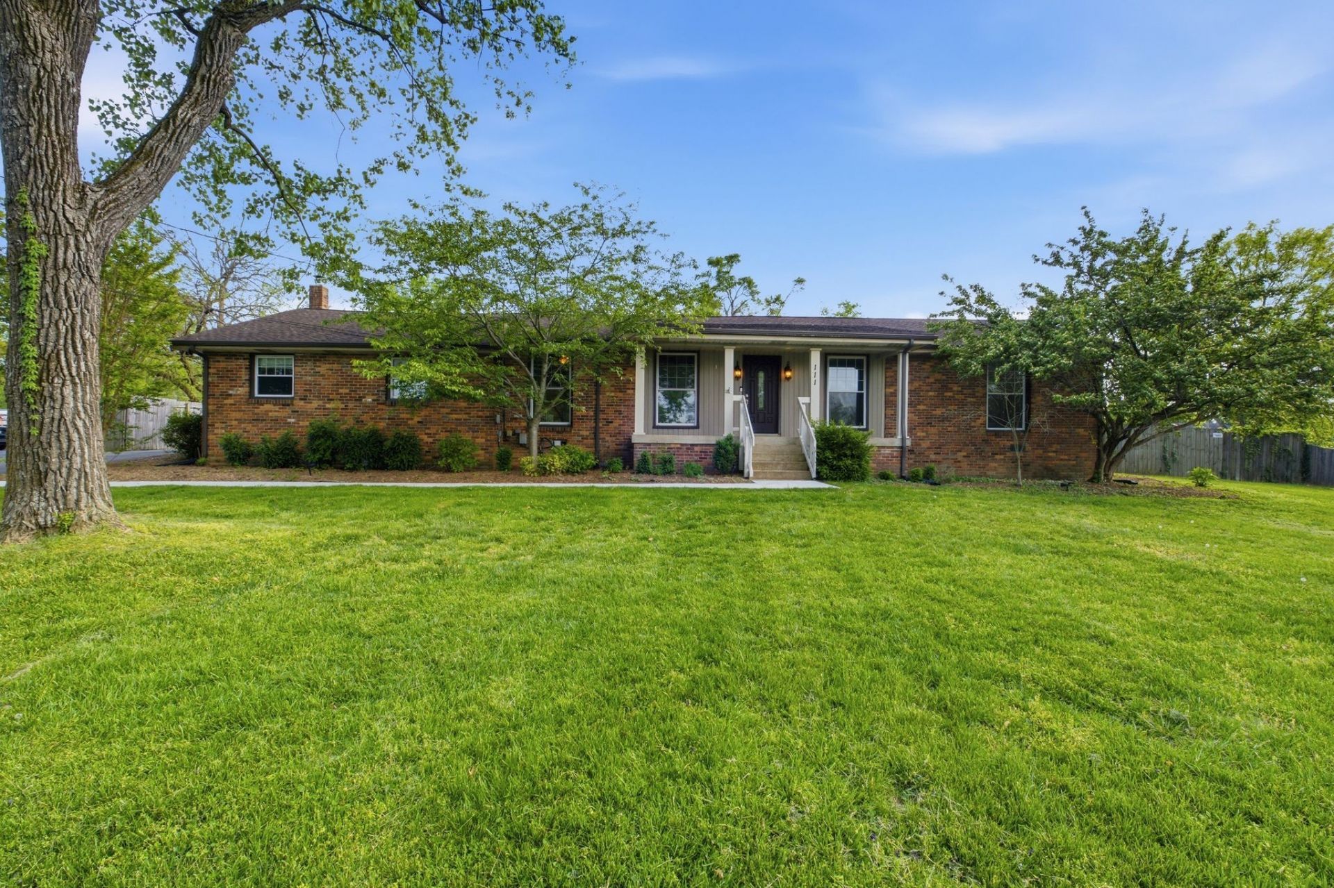 111 Pin Oak Dr, Hendersonville, TN 37075 Main Photo