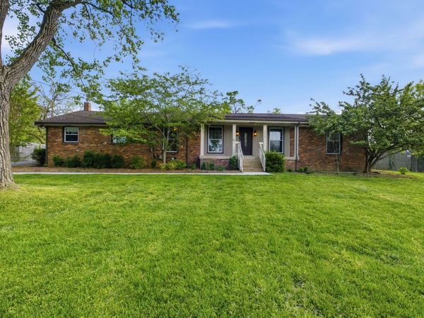 111 Pin Oak Dr, Hendersonville, TN 37075