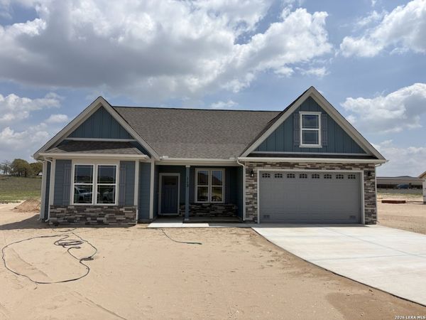 112 Muirfield, La Vernia, TX 78121