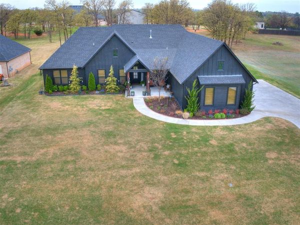 53 N Oaks Road, Harrah, OK 73045