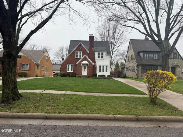 2339 Pemberton Drive, Toledo, OH 43606